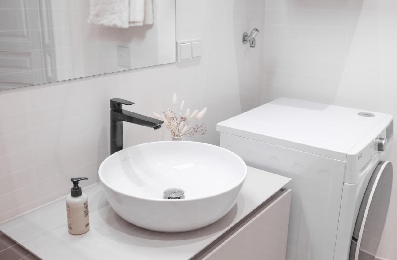 Apartment 2 Bedroom - Modern Premium Centrally Located